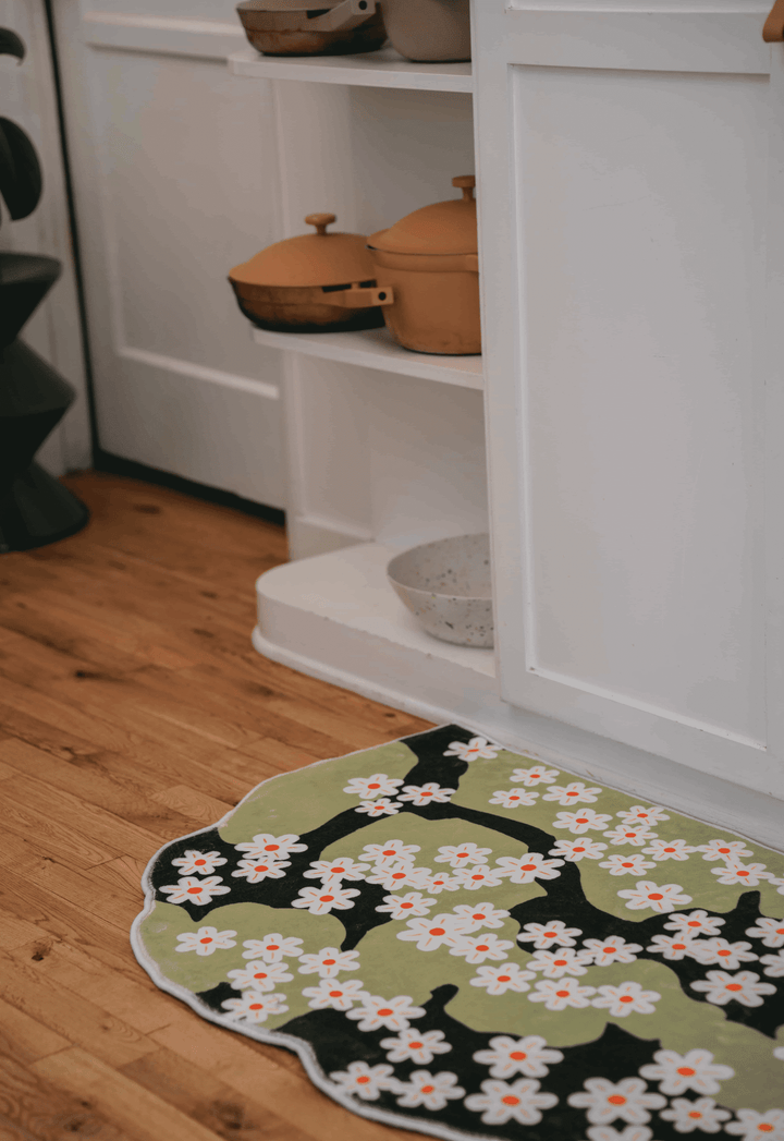 Irregular Daisy in Summer Rug in hallway