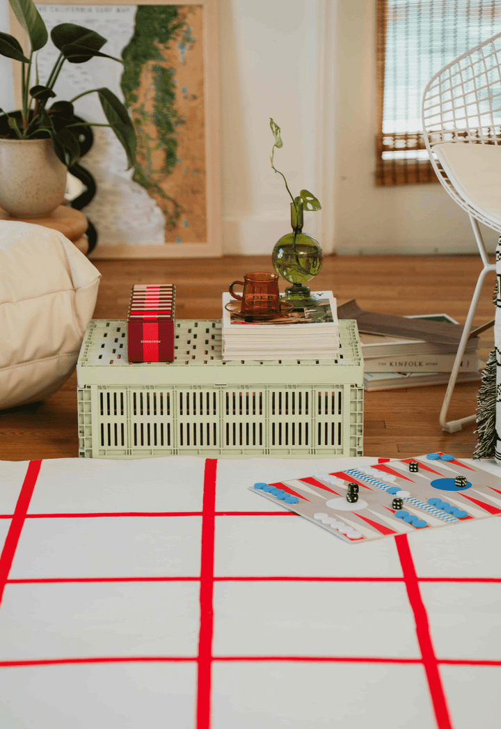 A game on the LanySpace Red and White Grid Modern Rug