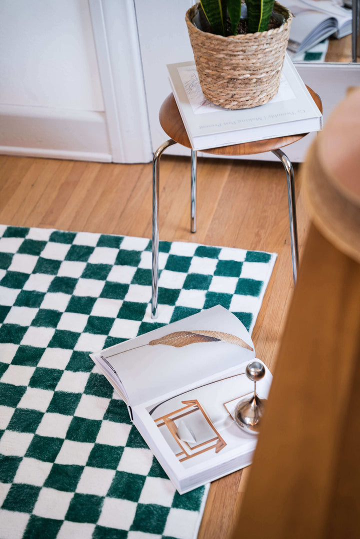 A relaxing spot with the LanySpace Emerald Green Checkered Rug